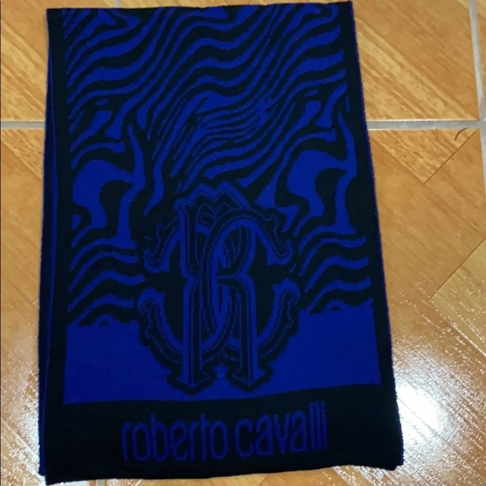 New Roberto Cavalli black & blue hat & scarf set